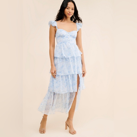 Astr Dresses & Skirts - ASTR Flutter Sleeve Midsummer Midi Dress